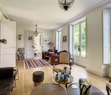 Tout savoir sur cette maison dans le quartier Place Louis XIV, à Sa... - Photo 1