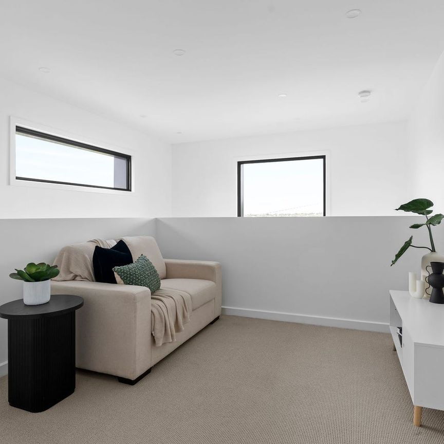 Stunning contemporary oasis in Newtown - Photo 1