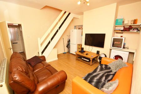 4 bedroom detached house to rent - Photo 2