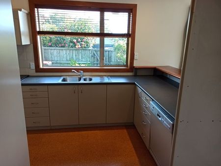 Sunny, warm 3 bedroom home on Cashmere hill - Photo 4