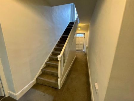 Harrogate Road, Harewood, Leeds - Photo 2