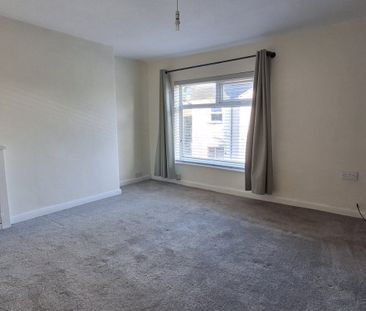 High Street - Photo 3