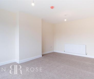 2 bedroom semi-detached bungalow to rent - Photo 5