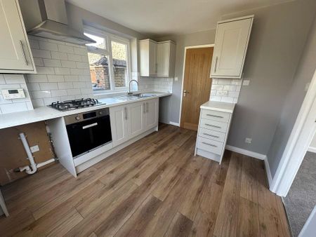 3 bedroom detached house to rent - Photo 2