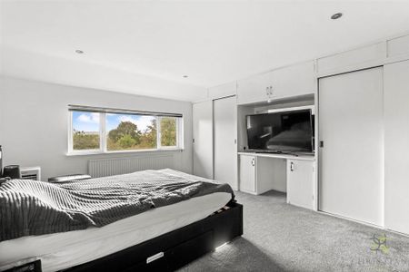 4 bedroom detached house to rent - Photo 4