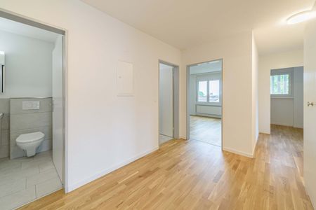 Moderne 2.5 Zimmer Wohnung im EG - Photo 4