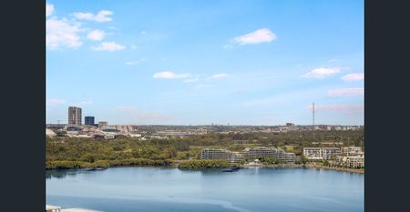 Renovated Large One Bedroom in "VQ" Apartments - Photo 2