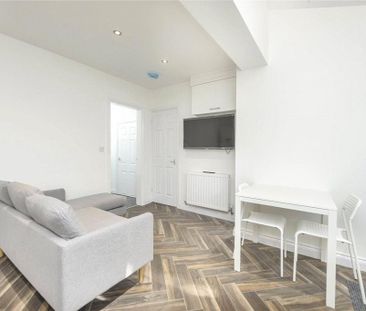4 bedroom terraced house to rent - Photo 4