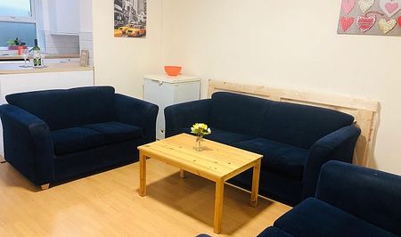 Stunning 6 bedroom student property with 2 modern bathrooms - Photo 3