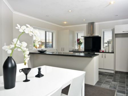 Well presented family home in Huntington - Photo 3
