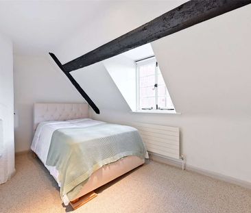 A charming Grade II listed riverside cottage set in the heart of Et... - Photo 3