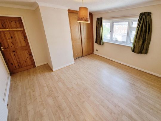 2 Bedroom Maisonette to Rent in Dayton Street, Rushden, Northants, NN10 - Photo 1
