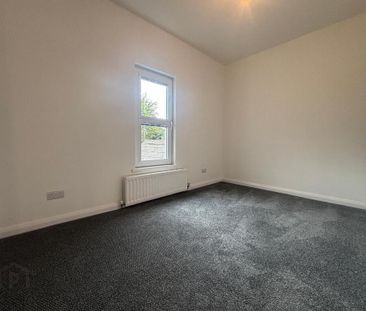 79 Young Street, Lisburn, BT27 5EB - Photo 2