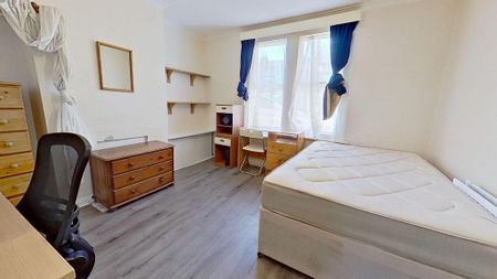 4 bedroom semi-detached house to rent - Photo 4