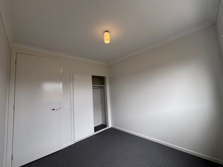 Modern 3-Bedroom Family Home with 2 Bathrooms and Garage - Photo 5