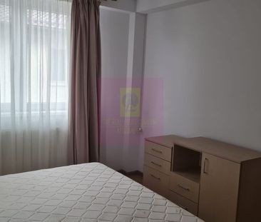 Zona UMF, casa de inchiriat cu curte - Photo 2