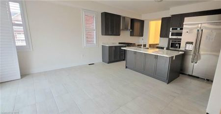 For Lease - 9275 White Oak Avenue Unit# Upper, Niagara Falls, Ontario - Photo 2