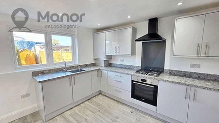 Stradbroke Grove, Clayhall, IG5 - Photo 2
