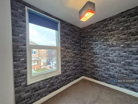 3 bedroom terraced house to rent - Photo 5