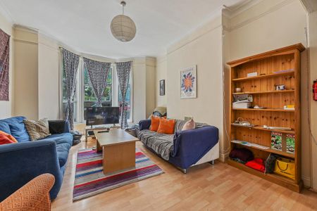 1 bedroom in a house share to rent - Photo 2