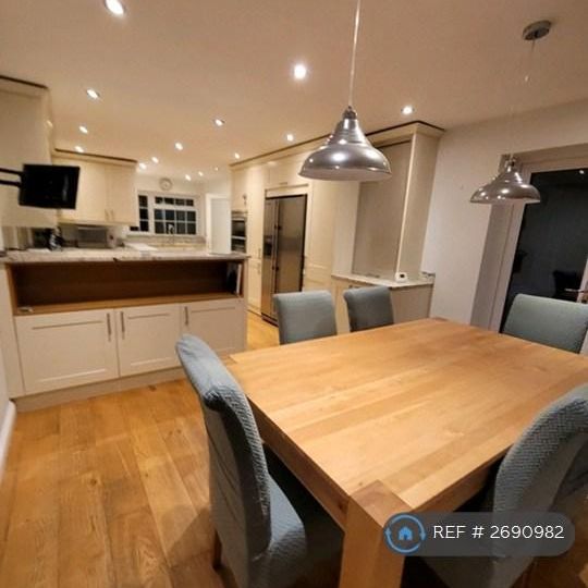 1 bedroom in a house share to rent - Photo 1