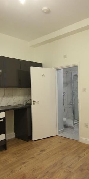 Studio to rent - Photo 1