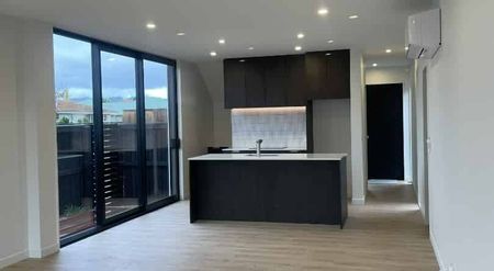 Brand New Architecturally Designed Townhouse in Prime Riccarton Location - Photo 3