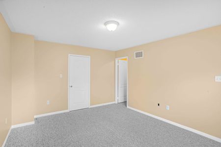 For Lease - 43 Northwest Passage, Whitchurch-Stouffville, Ontario - Photo 2