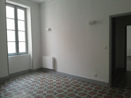 Location Appartement 4 pièces 86m² NIMES 30000 - Photo 4