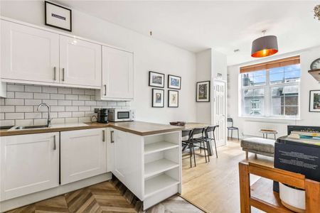 A characterful, bright one bedroom apartment located in Brentford - Photo 5