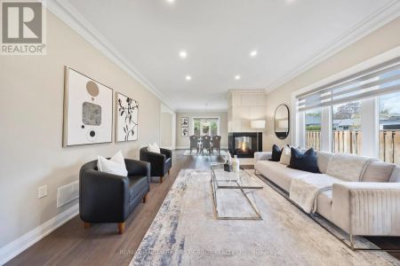 732 HILLVIEW CRESCENT - Photo 2