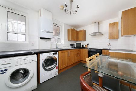 3 bedroom flat to rent - Photo 2