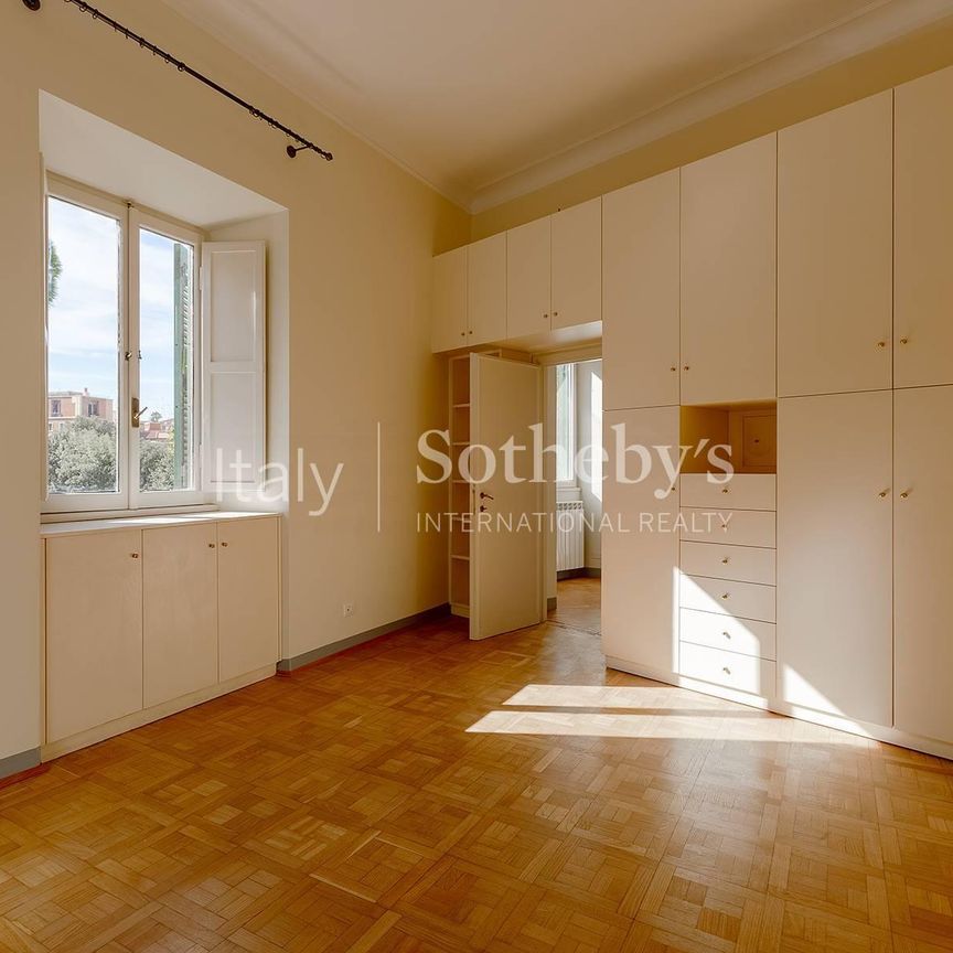 Attico su due livelli con vista sui tetti di Roma - Photo 1