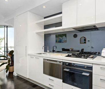 FULLY FURNISHED - GREAT LOCATION! - Photo 2