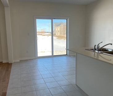 For Lease - 4 Lawrence D. Pridham Avenue, New Tecumseth, Ontario - Photo 4