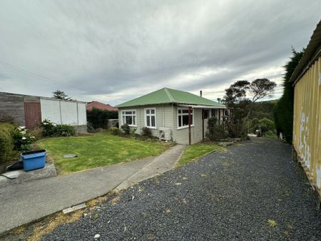 A spacious Brighton home! - Photo 3