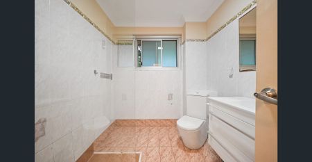 2 Bedroom, Renovated Townhouse - Photo 5