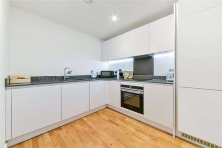 Superbly presented 3 bedroom apartment to rent in Greenwich. - Photo 5