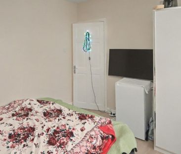 3 bedroom House To Let - Photo 6