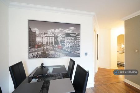 3 bedroom flat to rent - Photo 3