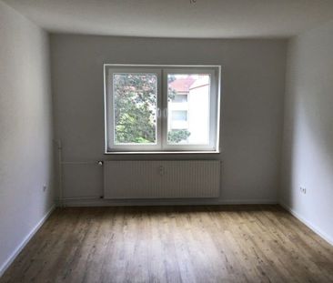 Komplett renovierte Wohnung mit 2 ganzen und 2 halben Zimmern - Foto 1