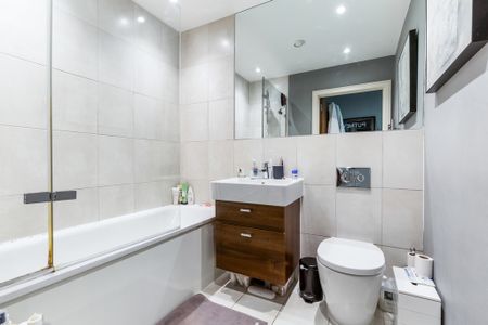 College House, SW15, London - Photo 5