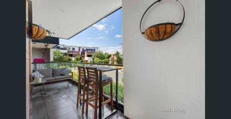 Village Adjacent - Chic Appeal - Photo 5