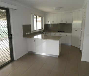 BEAUTIFUL FAMILY HOME - Photo 3