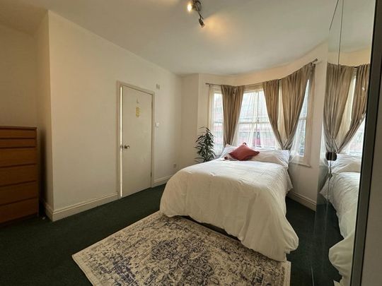 Room in a Shared House, Bush Road, SE8 - Photo 1