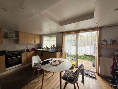 3 bedroom semi-detached house to rent - Photo 3
