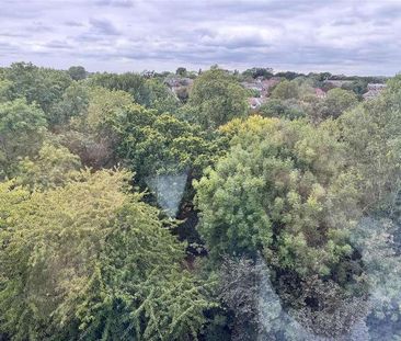 Wickliffe Avenue, London, N3 - Photo 1