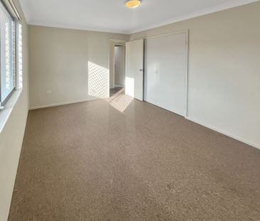 *APPLICATION APPROVED*Upstairs 2 bedroom unit - Photo 4