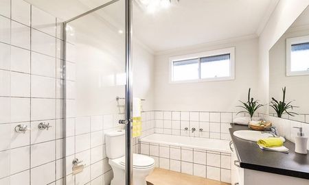 61 Molden St, Bentleigh East VIC 3165 - House For Rent | Domain - Photo 3