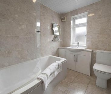 4 bedroom semi-detached bungalow to rent - Photo 6